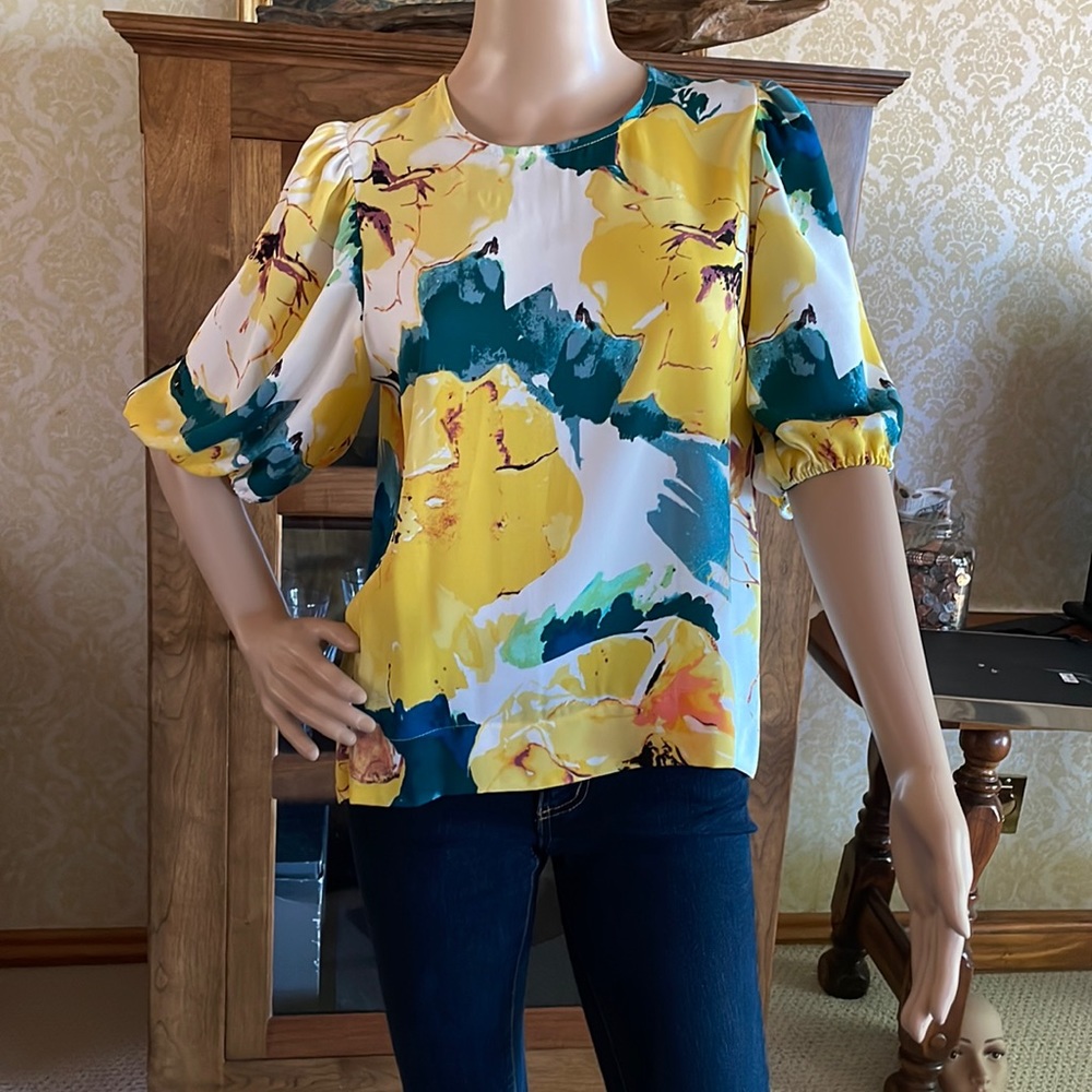 Veronica M floral short sleeve blouse